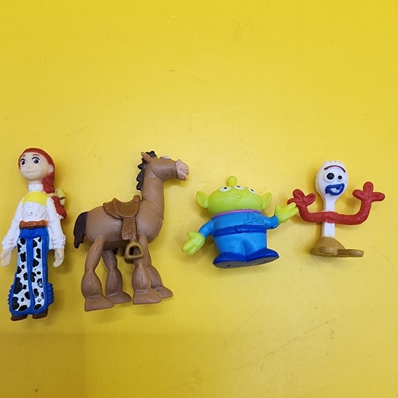 Toy Story Mini Figures 1" Disney/Pixar Jesse Bullseye - Picture 2 of 3